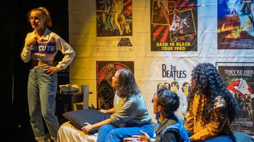 Un momento del musical sobre la música de los 80 y 90. |  FdV