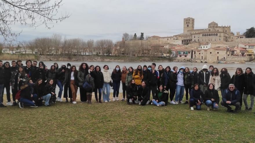 Los estudiantes de Erasmus, junto al río Duero.