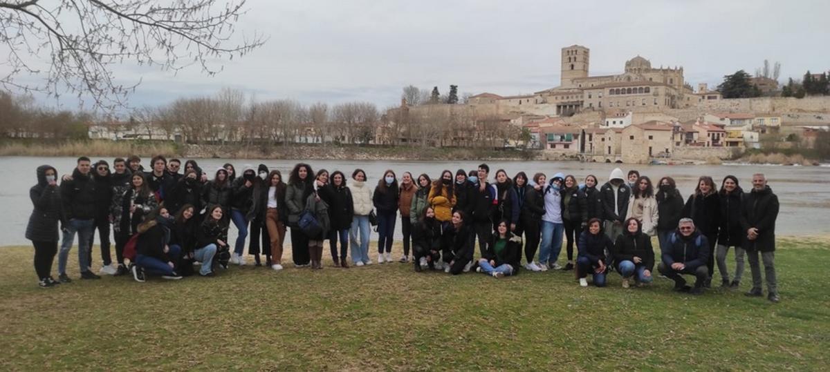 Los estudiantes de Erasmus, junto al río Duero.