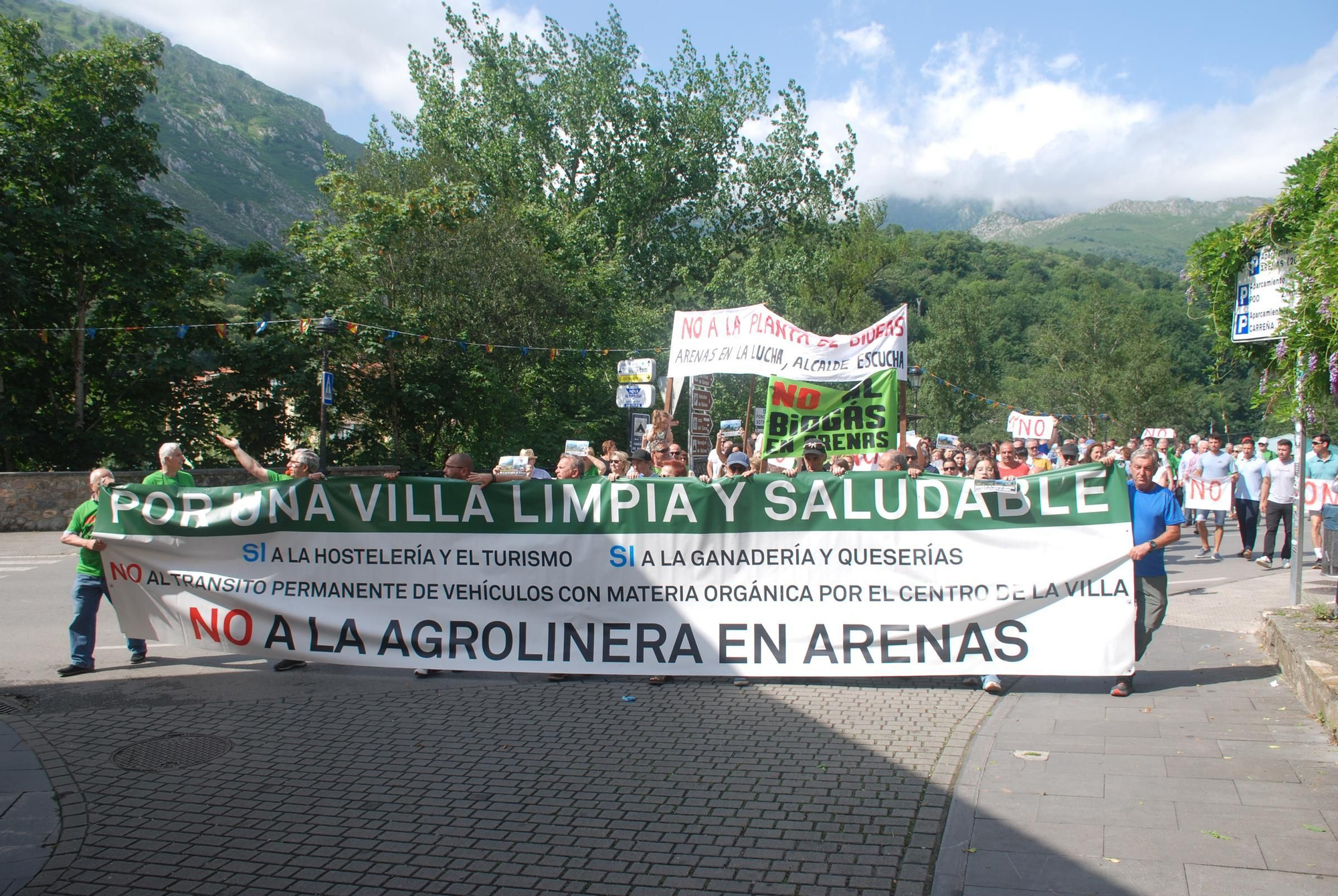 Manifestación contra la planta de biogás en Arenas de Cabrales