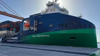 Un innovador buque portacontenedores visita por primera vez el Puerto de Santa Cruz