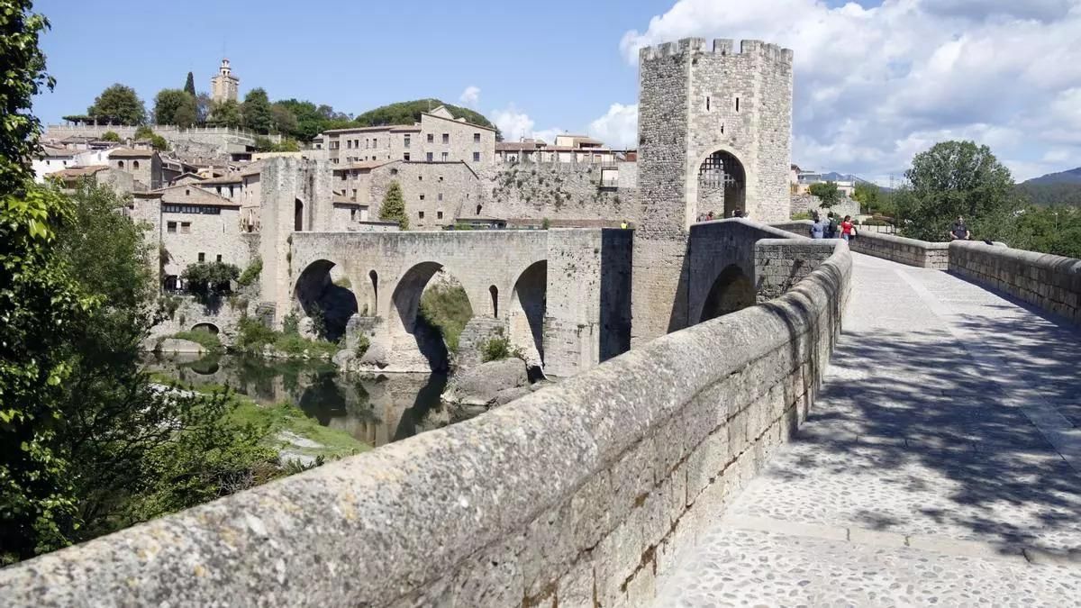 Pla general del pont medieval de Besalú.