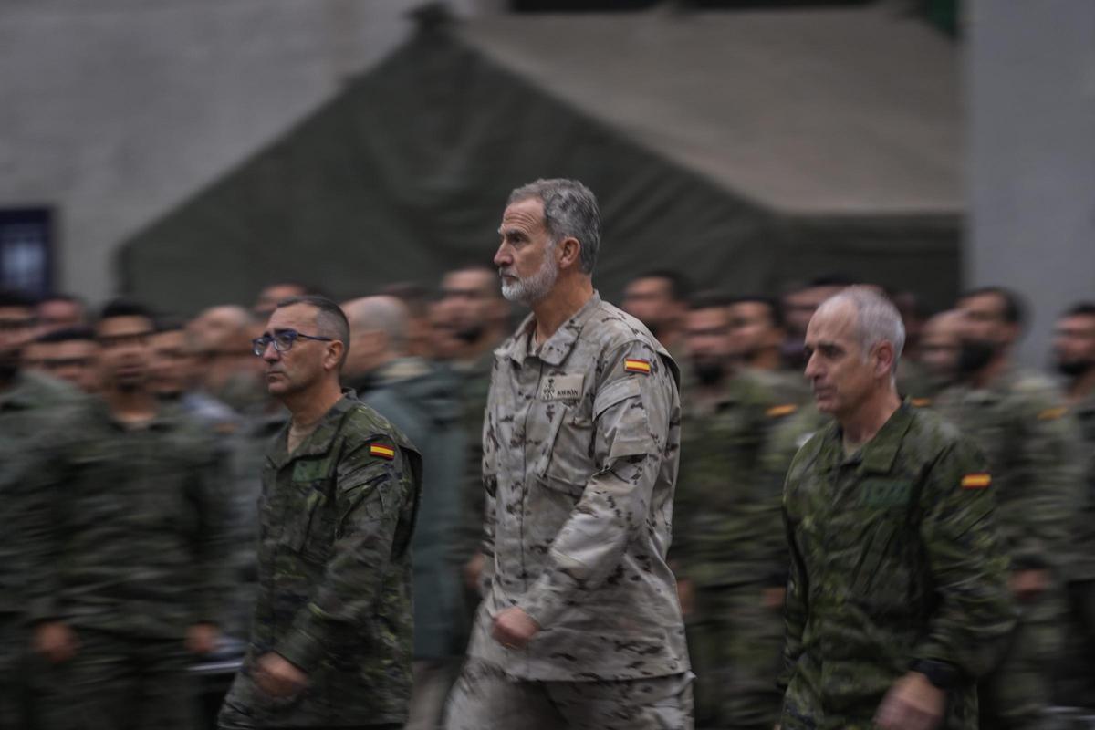 El rey visitó el pasado 12 de noviembre la base militar de Bétera, donde estuvo informado de los trabajos por parte de un comando de la UME.