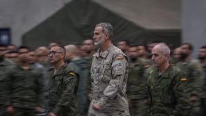 El rey visitó el pasado 12 de noviembre la base militar de Bétera, donde estuvo informado de los trabajos por parte de un comando de la UME.