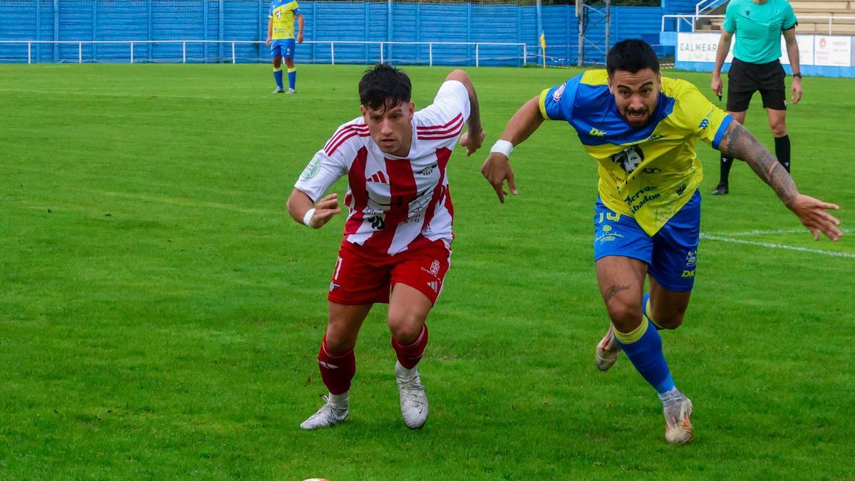 Martín Rafael en una acción del encuentro ante el Cambados.