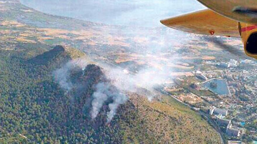 El primer incendio forestal de la temporada arrasa 19 hectáreas de pinar en Alcúdia