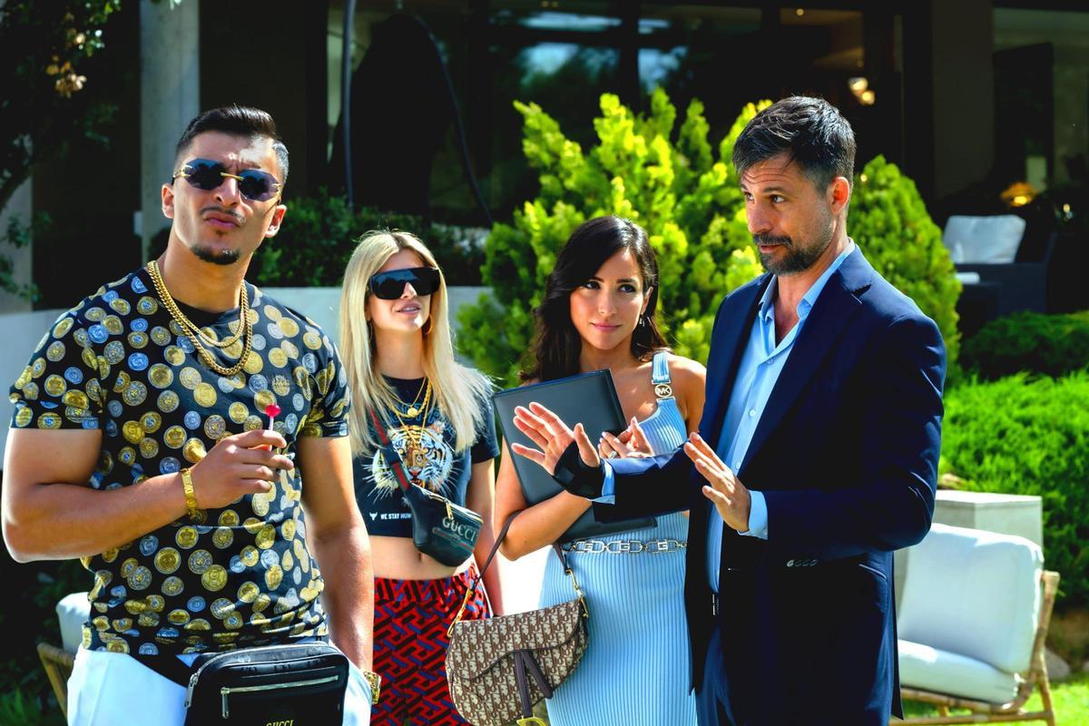Khalid El Paisano (Yassim), Aurora Moroni (Anne), Ana Isabelle (Katty) y Hugo Silva (César). en 'Marbella'.