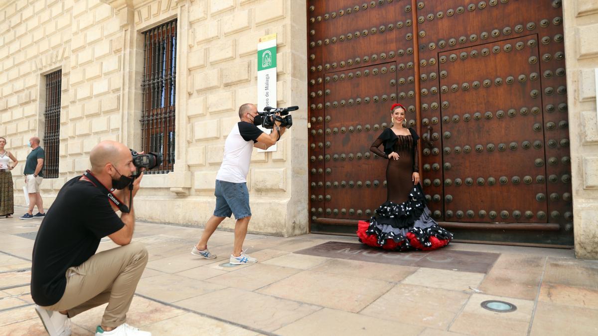 Preparativos de la exposición 'Héroes con volantes' de moda flamenca de Málaga de Moda