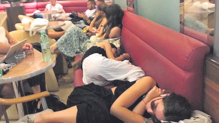 Chaos auf Mallorca-Fähre: Familien mit Kindern mussten auf dem Boden schlafen
