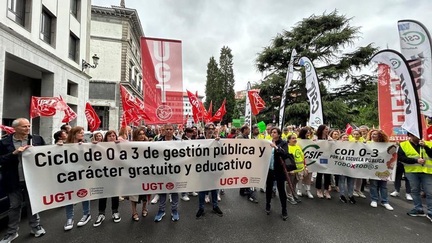 Seguimiento masivo en la huelga de trabajadoras infantiles en Asturias: &quot;Estamos preocupadas porque nos vemos en tierra de nadie&quot;
