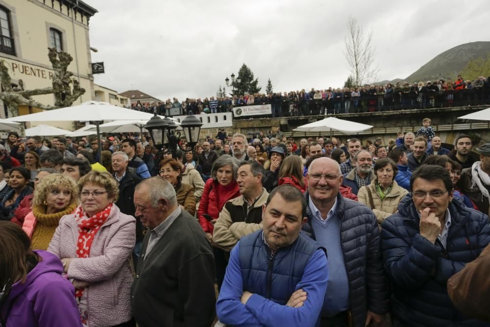 Subasta del campanu en Cangas de Onís