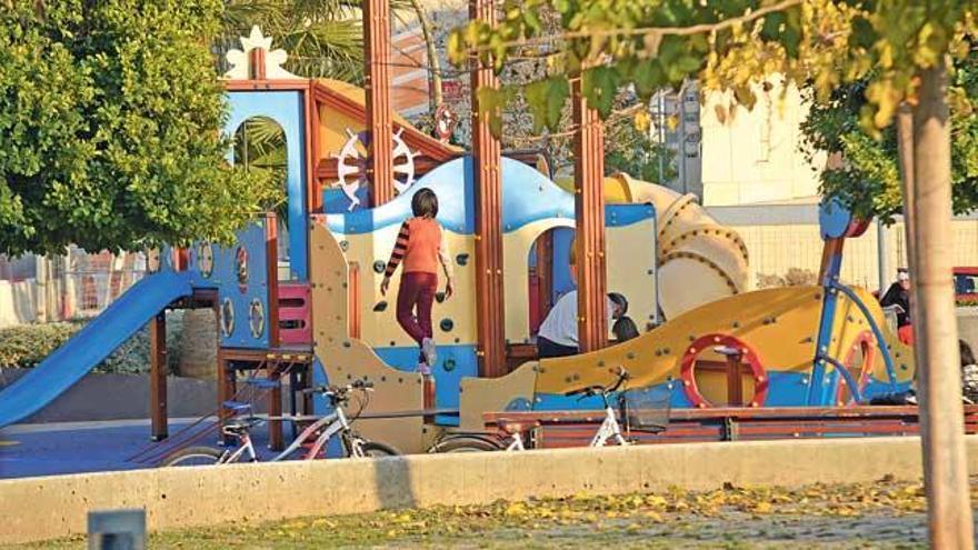 La zona de juegos infantiles del parque de Gesa llevaba un año cerrada.