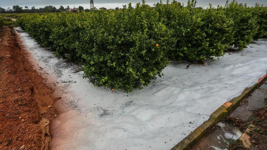 Una tormenta de granizo descarga en Alginet