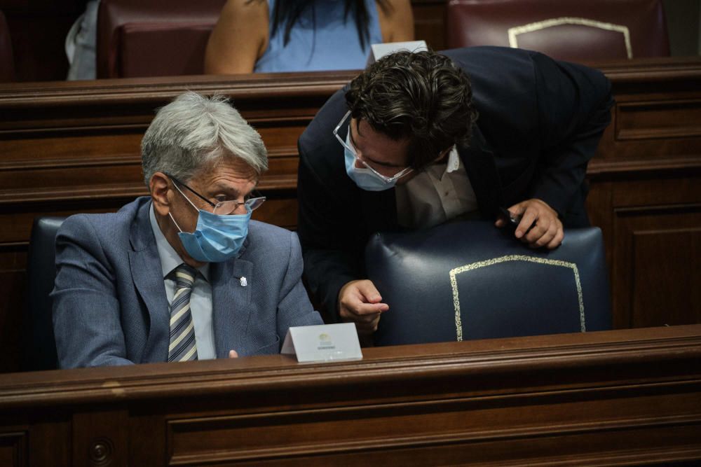 Pleno en el Parlamento de Canarias