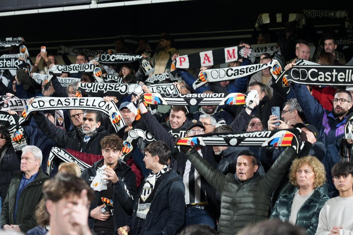 Galería | Las mejores imágenes de la afición y los homenajes del Castellón-Leganés