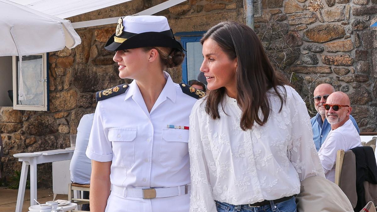 La blusa de la firma &amp; Other Stories que la reina Letizia comparte con la princesa Leonor