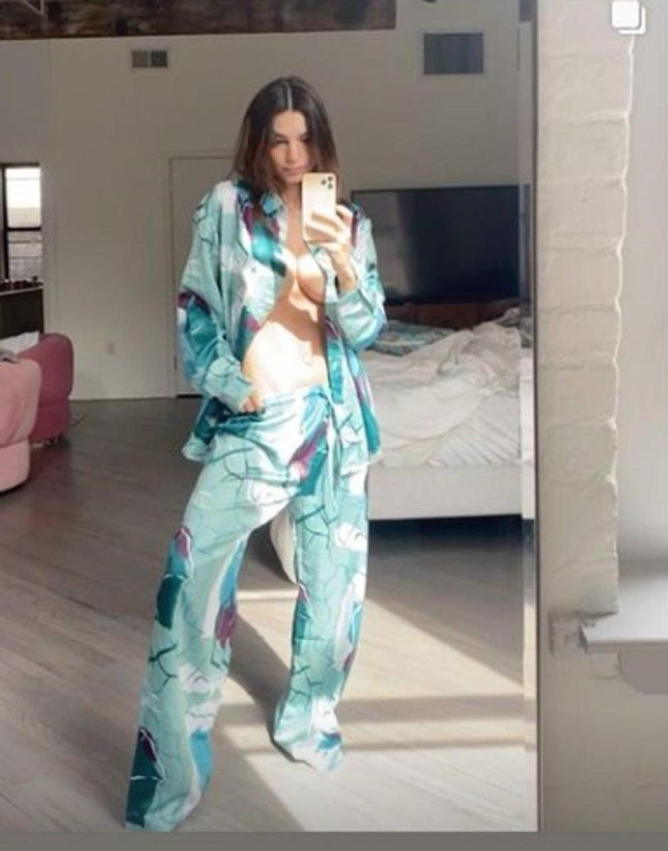 Cuerpo de Emily Ratajkowski dos semanas después de dar a luz