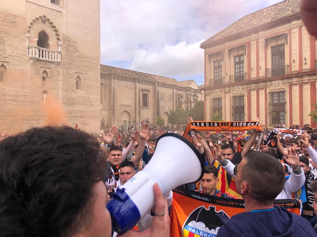 La afición valencianista toma Sevilla