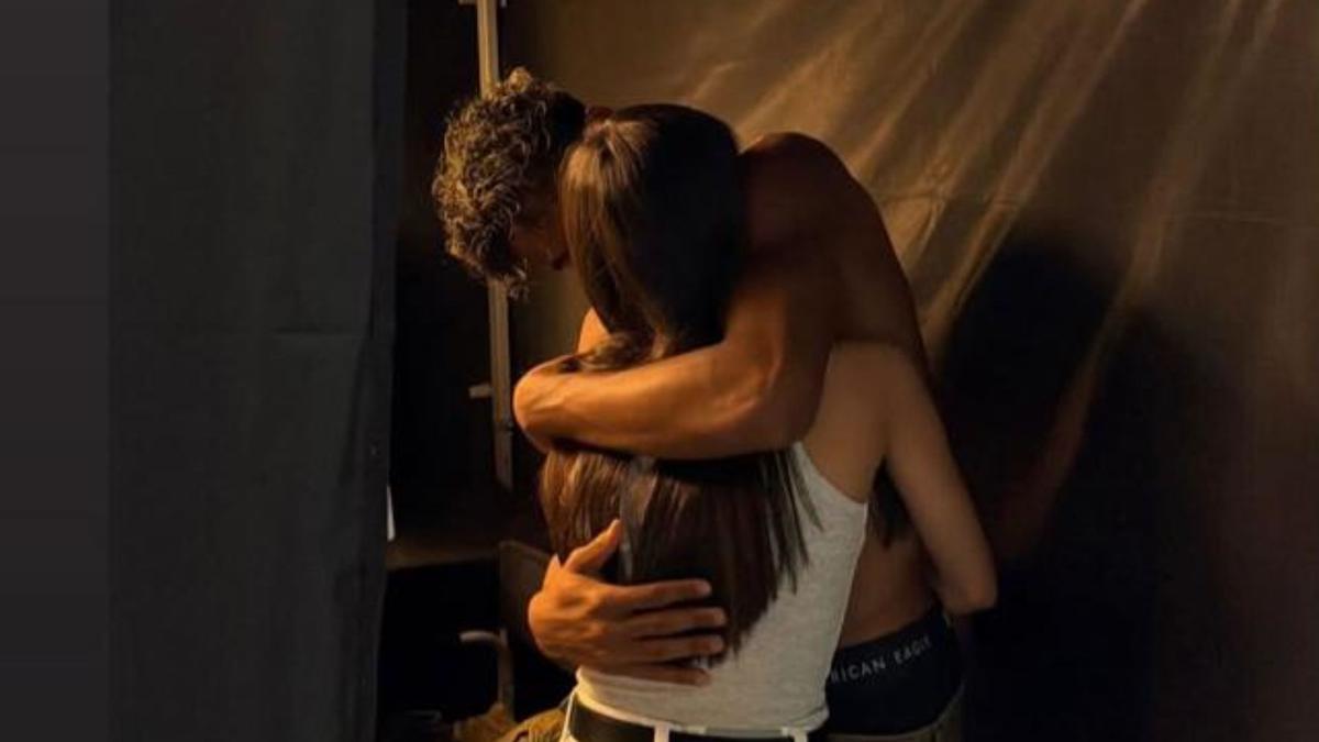 Lamine Yamal junto a Inés García durante el concierto de Bad Bunny