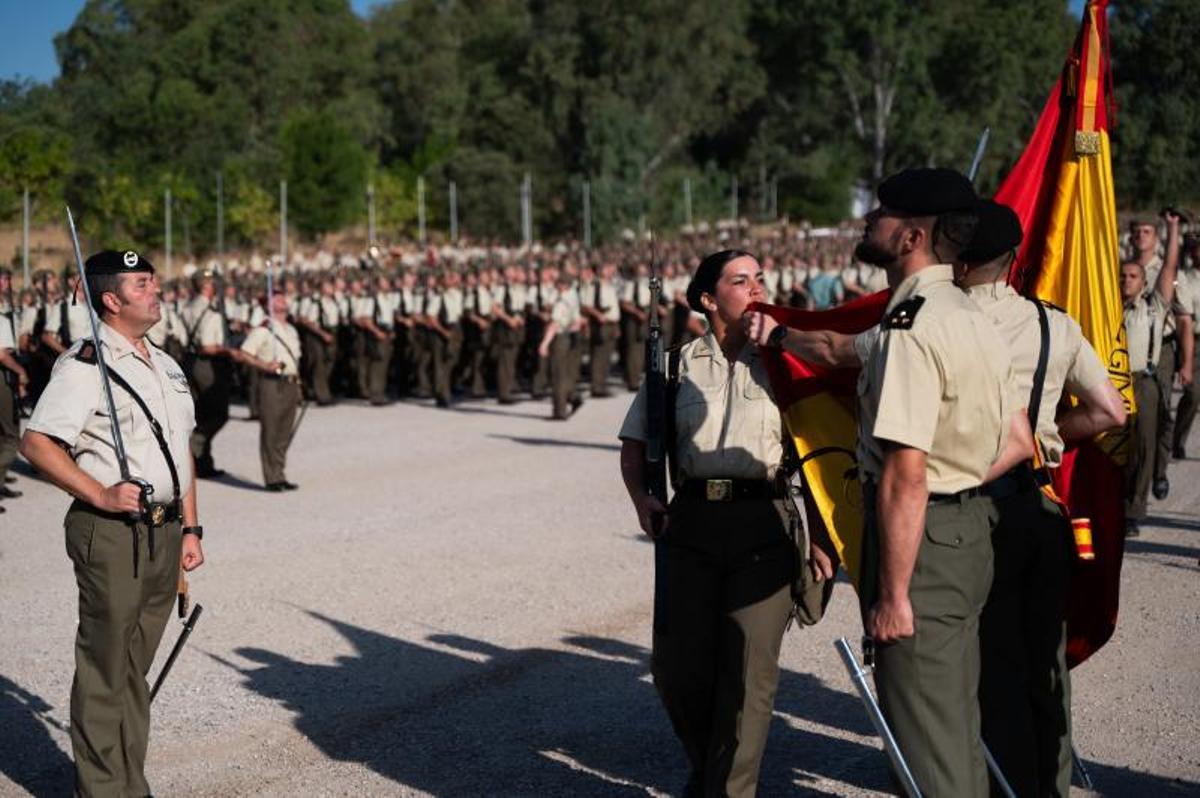 Emoción y orgullo en la jura de bandera de 1.514 alumnos del Cefot de Cáceres