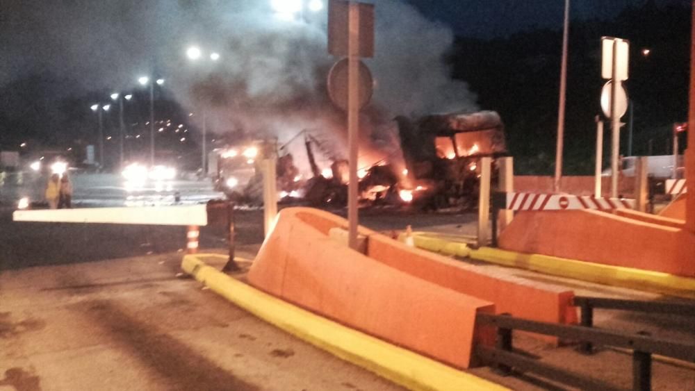 Incendio de un camión en la AP9