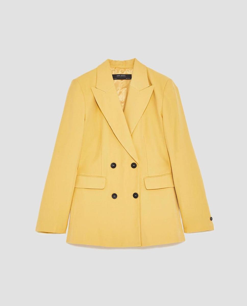 La chaqueta amarilla viral de Zara ha vuelto