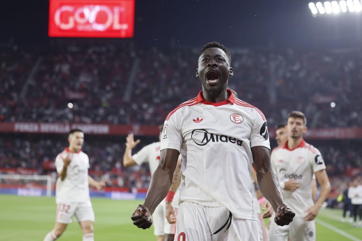 Akor Adams celebra tras marcar el 1-0, durante el partido de LaLiga que Sevilla FC y Atlético de Madrid disputan este sábado en estadio Ramón Sánchez-Pizjuán