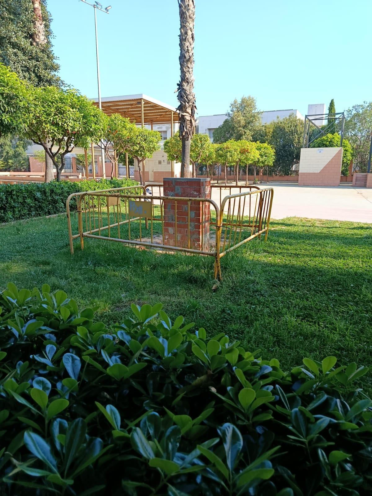 Zona vallada tras el acto vandálico.