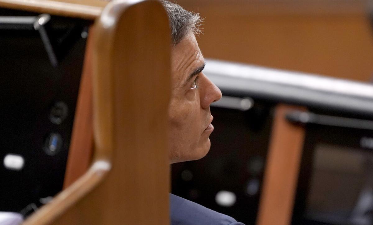 Pedro Sánchez escucha las palabras de León XIV en su intervención en el Congreso. Pedro Sánchez escucha las palabras de León XIV en su intervención en el Congreso.