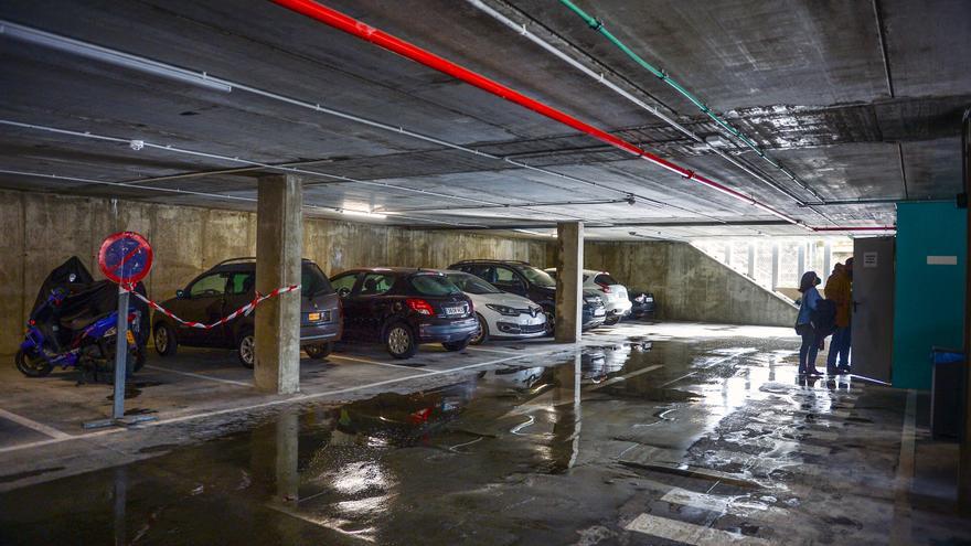 Un mes más de obras en el parking más nuevo de Plasencia por las filtraciones de agua