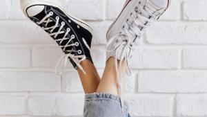 Las mejores rebajas de enero en moda para mujer: Desigual, Tommy Hilfiger o Converse