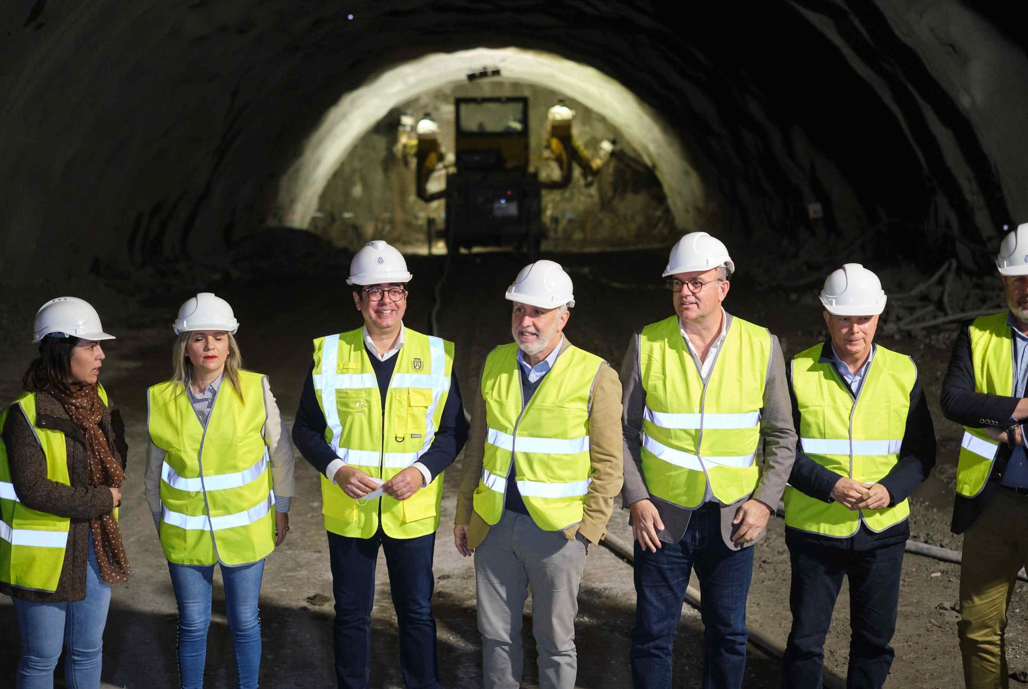 El presidente de Canarias visita las obras del cierre del anillo insular en Santiago del Teide.