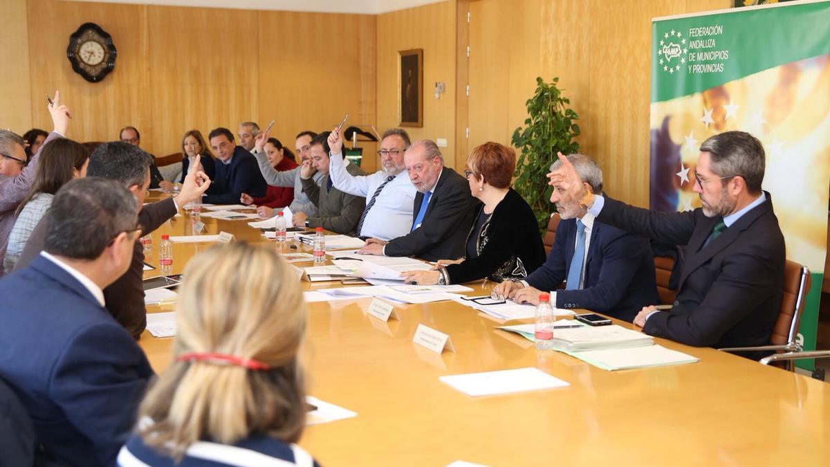 Celebración de la Comisión Ejecutiva Regional de la FAMP. / El Correo