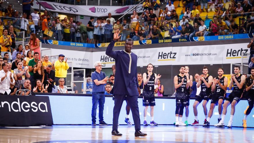 Homenaje a Savané en el Gran Canaria Arena