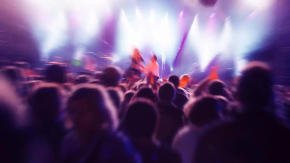 Una fiesta en una discoteca.