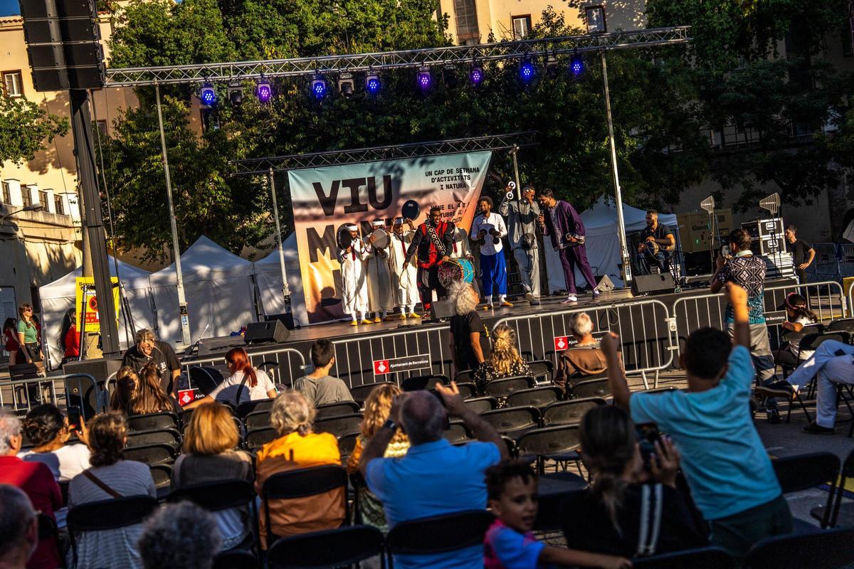 Evento Fem Barri en el Teatre Lliure sobre las personas migrantes