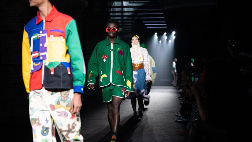 Desfile de Outsiders Division en la 080 Barcelona Fashion