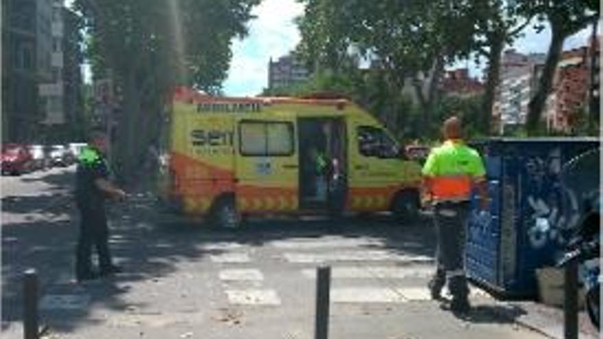 Un motorista ferit en un accident a Girona