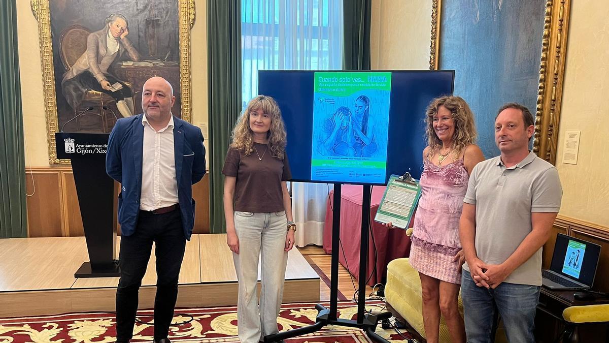 Por la izquierda, Guzmán Pendás, Raquel Collada, Chelo Álvarez y Rodrigo Sánchez, en la presentación de la jornada celebrada en el ayuntamiento de Gijón.