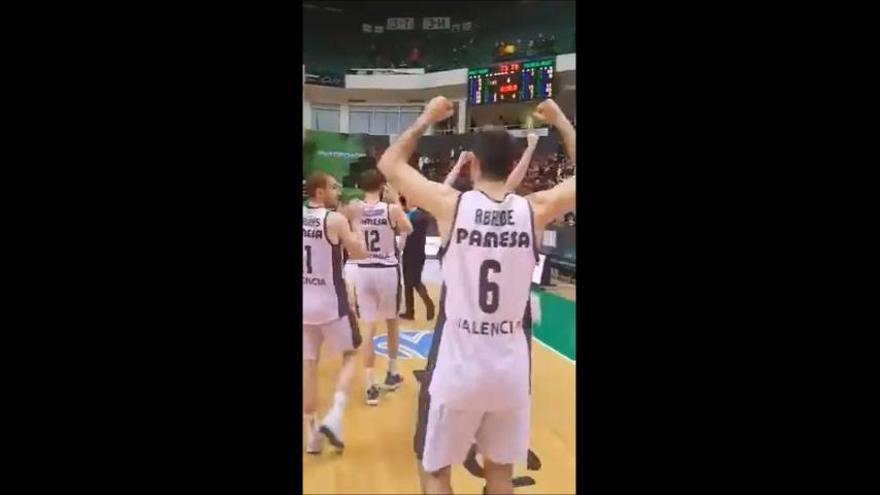 Así celebró el Valencia Basket, en cancha y vestuario, su pase a la final de la Eurocup