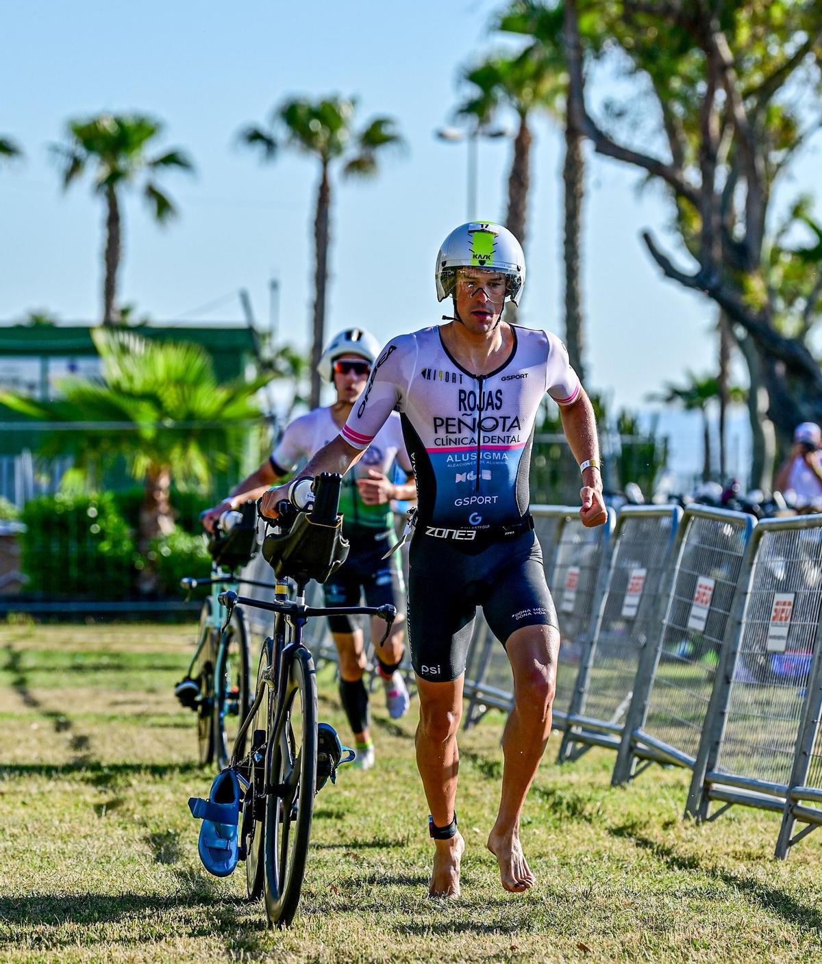 Orpesa ya está preparada para convertirse, un año más, en el epicentro del triatlón nacional e internacional con el V Mediterranean Epic Triathlon.
