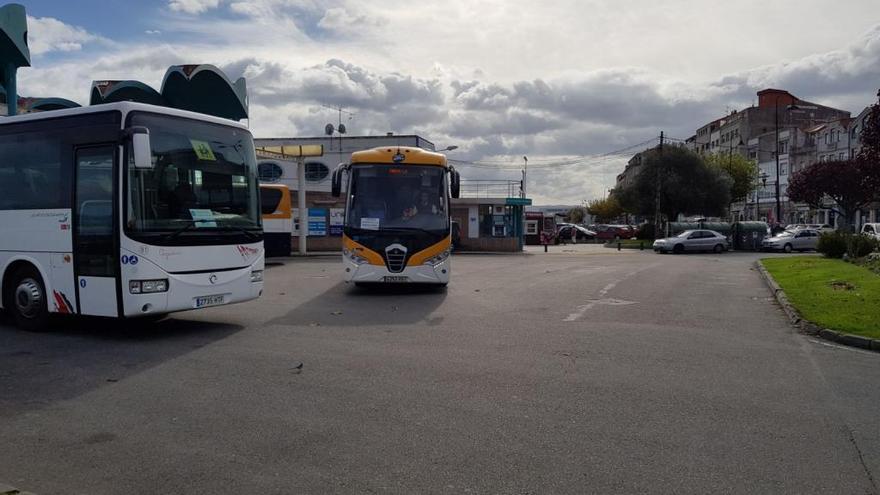 El autobús parte esta tarde hacia los hospitales. // F.G.S.