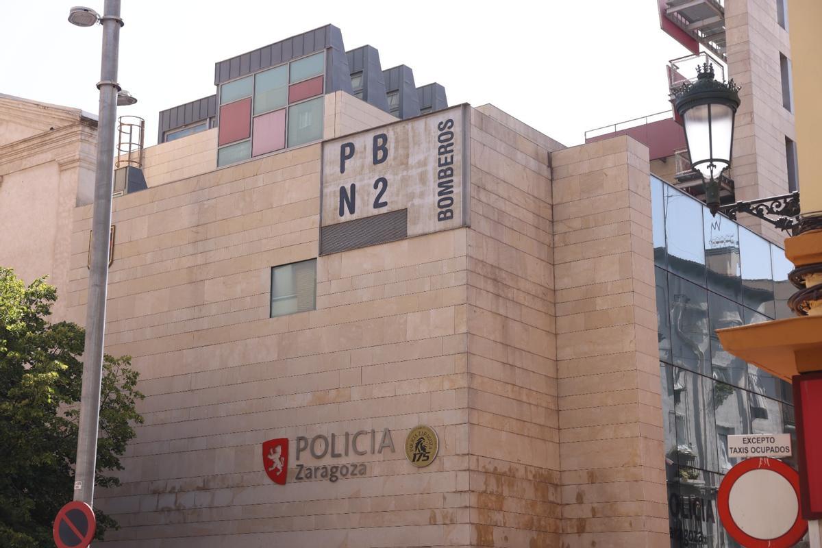 Imagen de la comisaría de la Policía Local en la calle Pignatelli, en el barrio del Gancho.