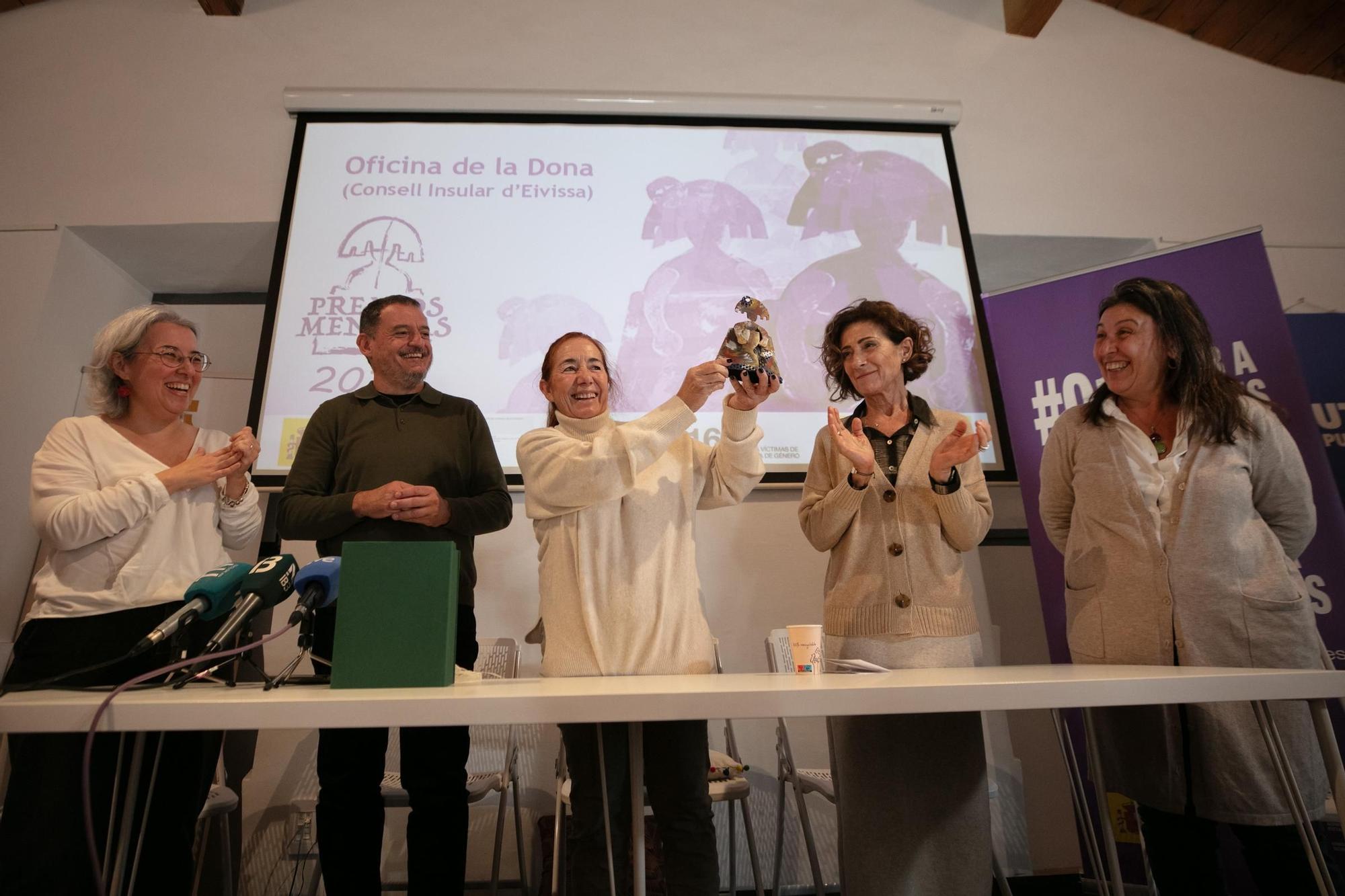 Descubre las fotos de la entrega del premio Menina a la Oficina de la Dona