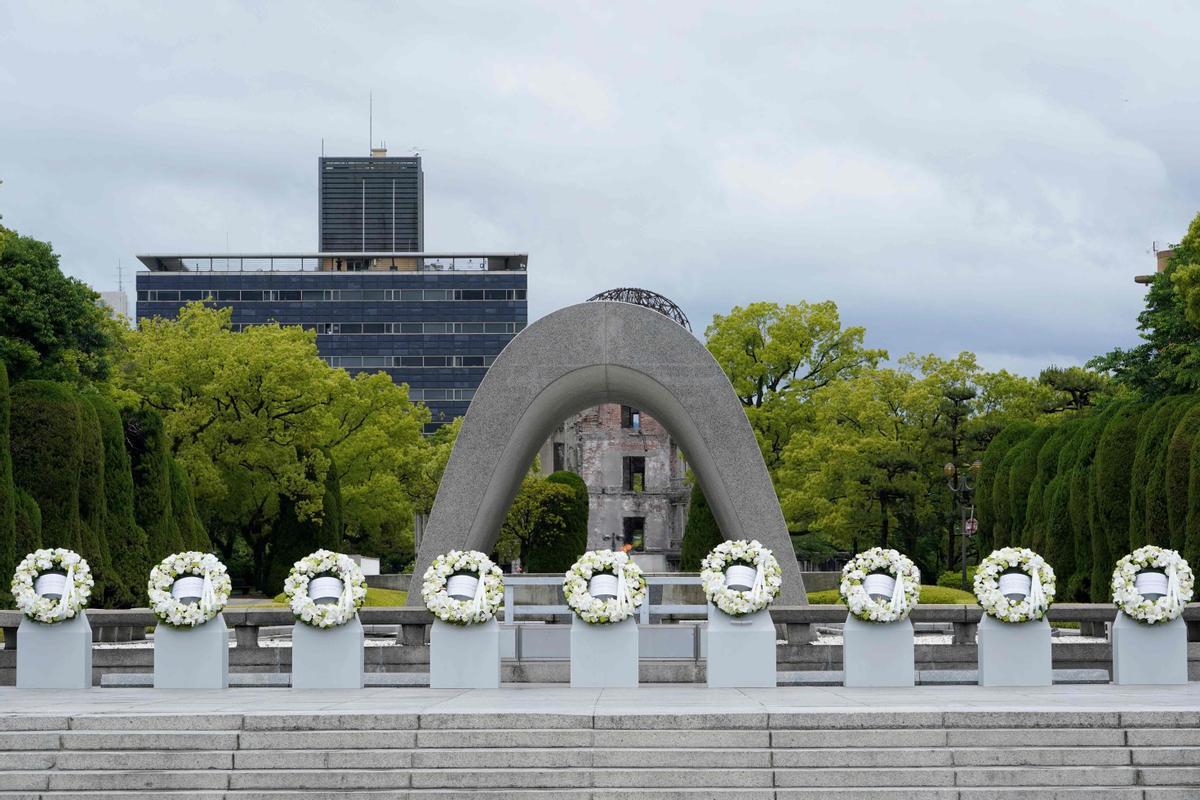 Los líderes del G7 visitan el Memorial Park para las víctimas de la bomba atómica en Hiroshima, entre protestas