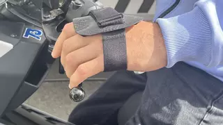 La mano de Àlex Márquez seguirá intentando amargarle el Mundial a su hermano
