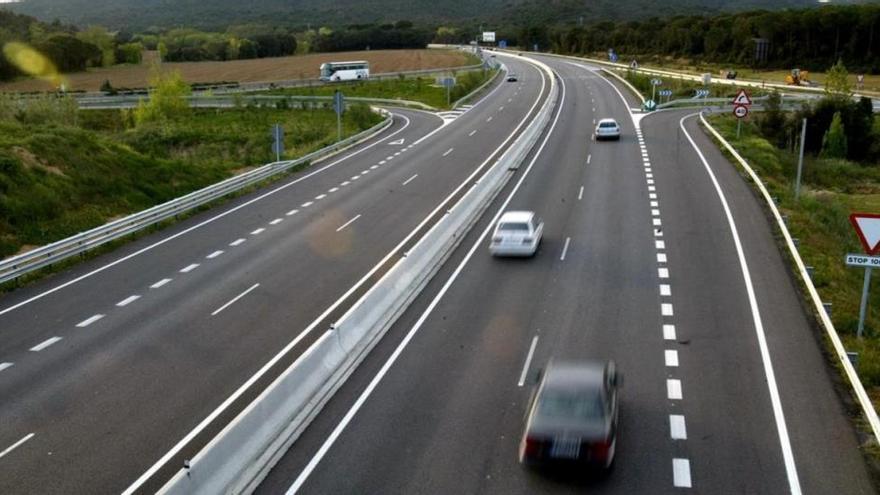 La DGT estudia bajar a 90 km/h la velocidad máxima en las carreteras convencionales