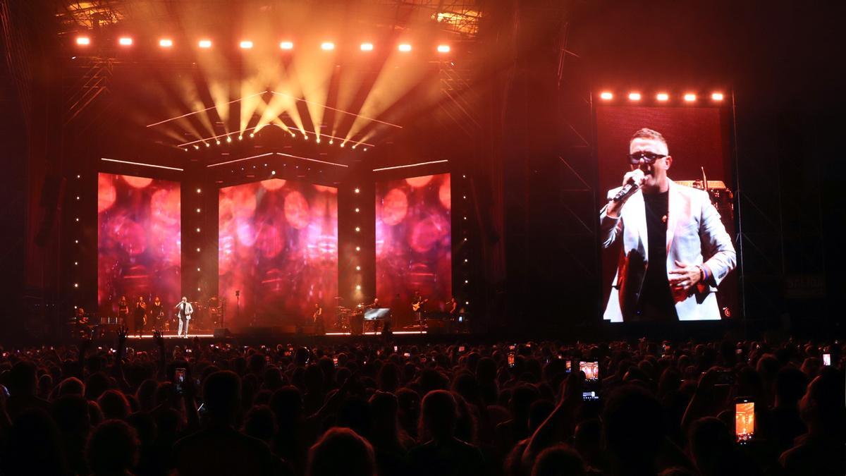 Alejandro Sanz actuó ante 12.000 personas.