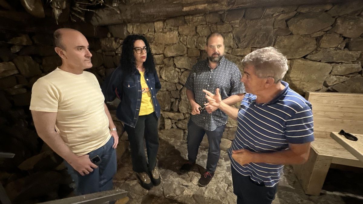 Visita al interior del teito rehabilitado de La Pornacal.