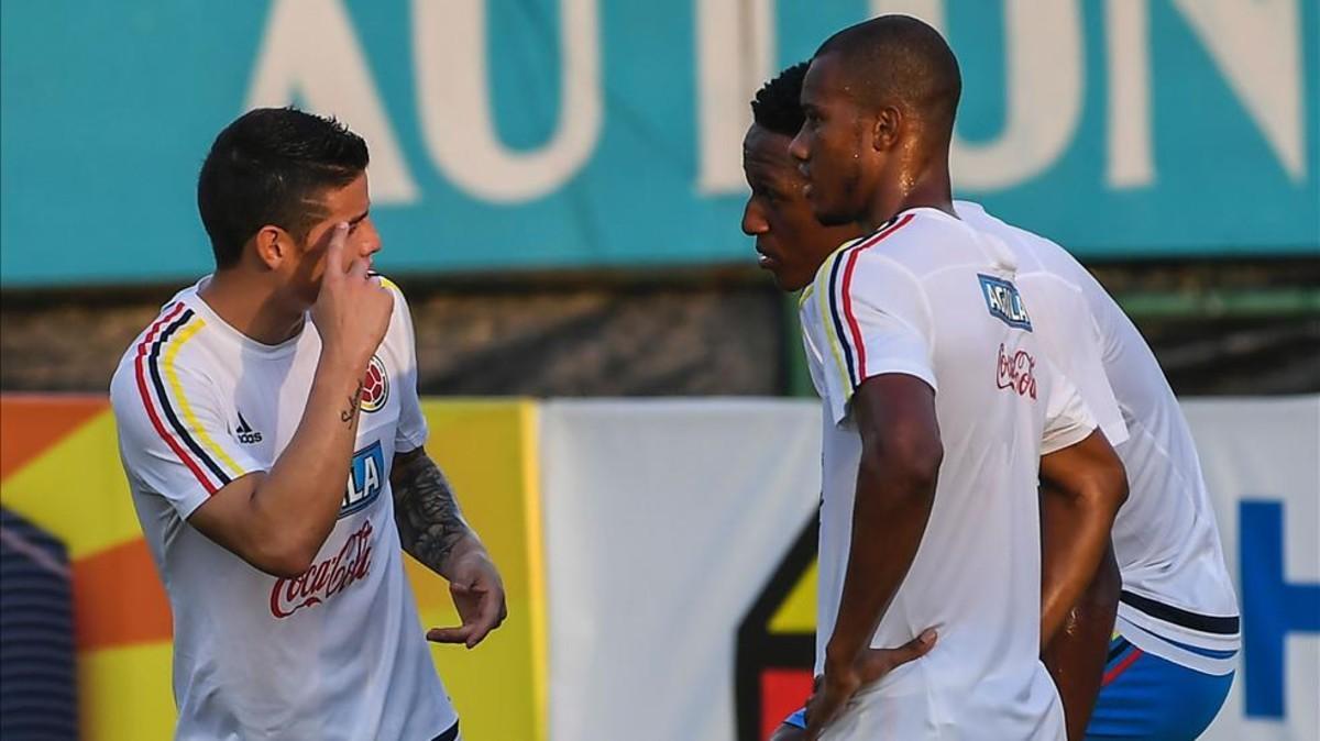 xortunocolombia s james rodriguez  l  talks with teammate180619133824